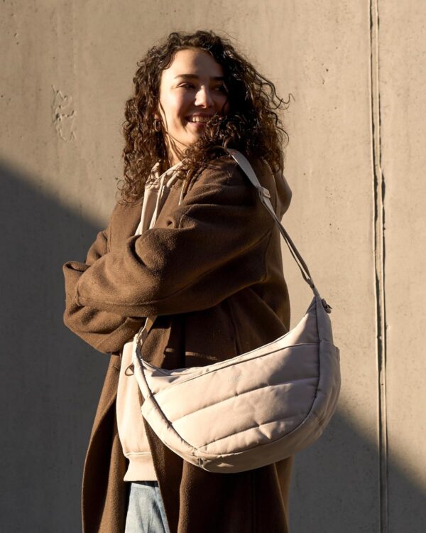 Borsa a mezzaluna Larkson tracolla unisex design trapuntato-1