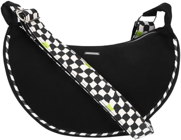 Installazione del Pavo Monitor Arm Ergonomic Aluminum Desk Mount su una scrivania in legno chiara